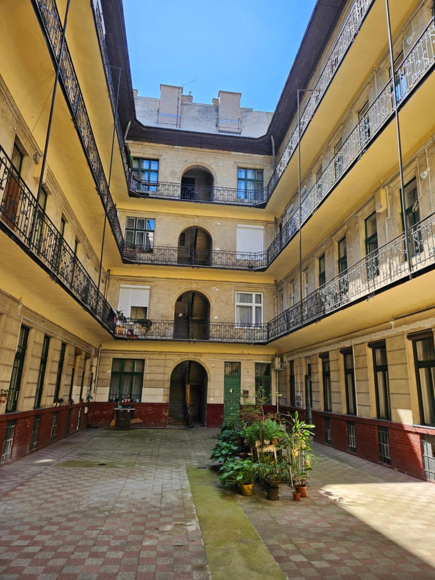 The Greenest Vintage Lodging Budapest Exterior photo