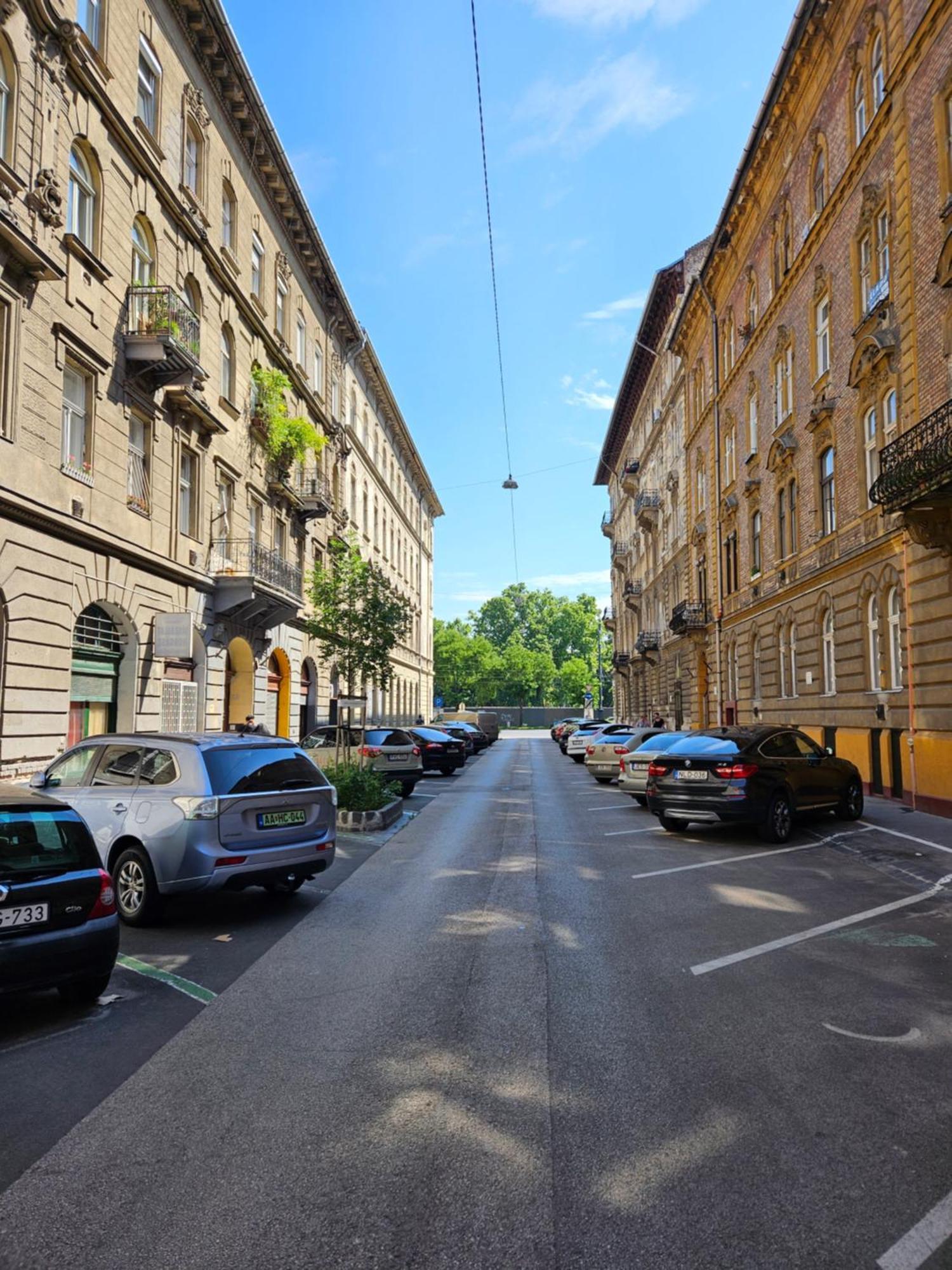 The Greenest Vintage Lodging Budapest Exterior photo